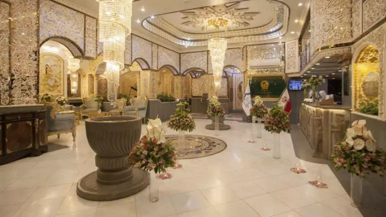 سفربازی - لابی هتل زهره اصفهان